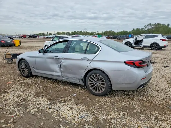 WBA13BJ09MCF67690 — 2021 BMW 5ER, фото 2 с аукциона Copart, Боковая часть