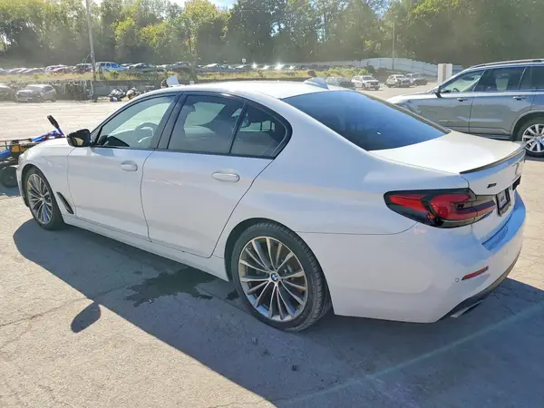 WBA13BJ0XMCF33242 — 2021 BMW 5ER, photo 2 from Copart 05.10.2026, Flood