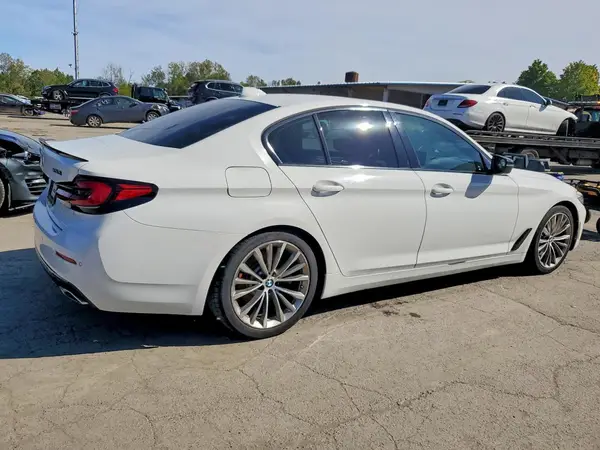 WBA13BJ0XMCF33242 — 2021 BMW 5ER, photo 3 from Copart 05.10.2026, Flood
