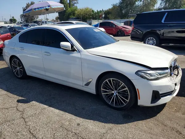 WBA53BH02MCF02283 — 2021 BMW 5ER, фото 4 с аукциона Copart, Передняя часть