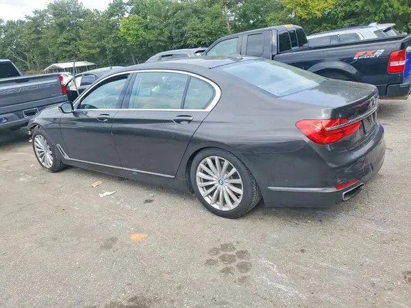 WBA7E2C54GG739017 — 2016 BMW 7ER, фото 2 с аукциона Copart, Передняя часть