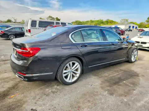 WBA7F2C51HG422035 — 2017 BMW 7ER, zdjęcie 3 z Copart, Przód
