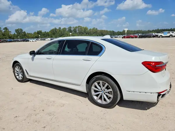 WBA7E2C57JG742758 — 2018 BMW 7ER, photo 2 from Copart, Front end