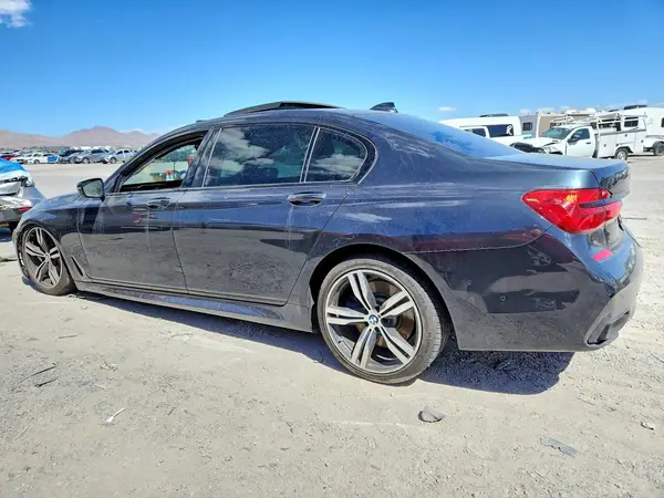 WBA7E2C5XJG741703 — 2018 BMW 7ER, photo 2 from Copart, Vandalism