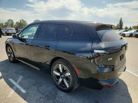 WB523CF01SCU17892 — 2025 BMW iX, zdjęcie 2 z Copart 20.10.2026, Drobne wgniecenia i rysy