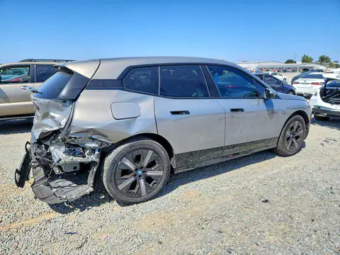 WB523CF09SCT76590 — 2025 BMW iX, ფოტო 3, Copart 27.10.2026, უკანა ნაწილი