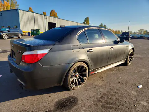 WBSNB93546CX06710 — 2006 BMW M5, photo 3 from Copart 26.10.2026, Minor dents and scratches