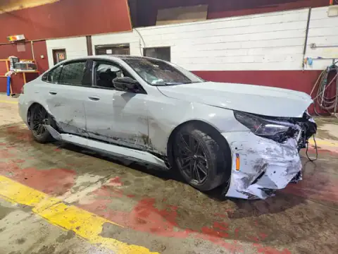 WBS83FK08VCY10047 — 2027 BMW M5, zdjęcie 4 z Copart 21.09.2026, Bok