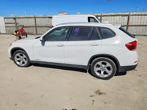 2015 BMW X1 VIN WBAVM1C5XFVW57386 фото 2