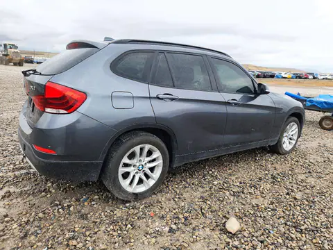 WBAVL1C52FVY27646 — 2015 BMW X1, photo 3 from Copart 16.10.2026, Minor dents and scratches