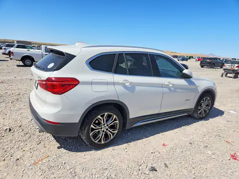 WBXHT3Z39G4A49585 — 2016 BMW X1, фото 3 с аукциона Copart 16.10.2026, Боковая часть