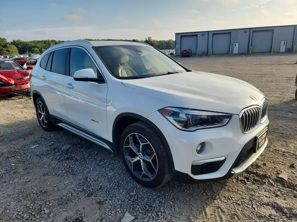 WBXHT3C32GP880396 — 2016 BMW X1, фото 4 с аукциона Copart, Вандализм