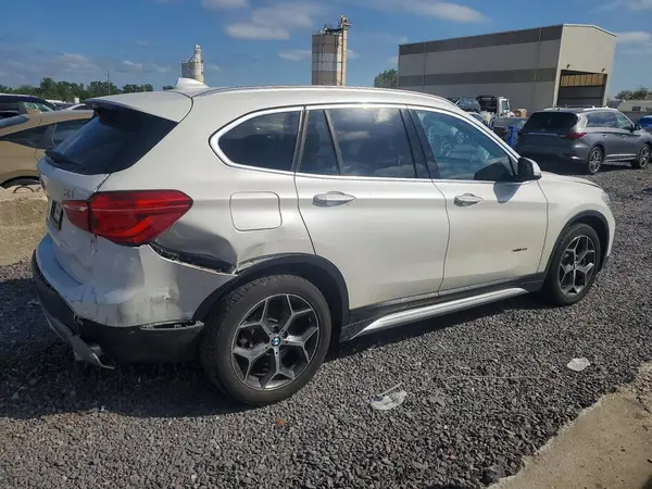 WBXHT3C31GP880633 — 2016 BMW X1, фото 3 с аукциона Copart, Передняя часть