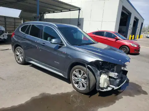 WBXHT3Z34H4A56767 — 2017 BMW X1, zdjęcie 4 z Copart, Przód