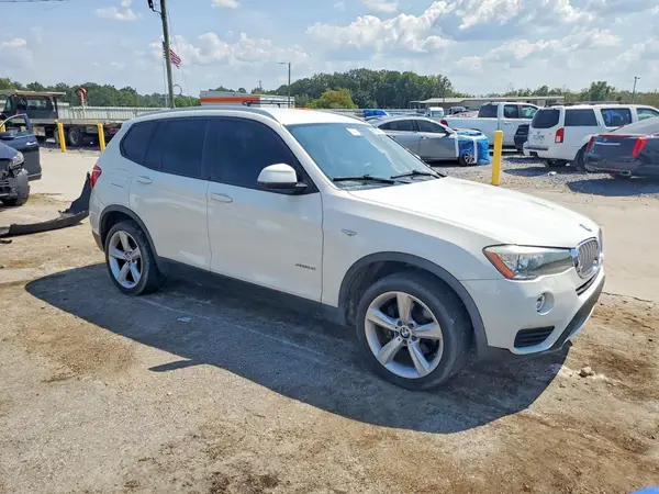5UXWZ7C32H0V86998 — 2017 BMW X3, photo 4 from Copart 01.10.2026, Normal wear