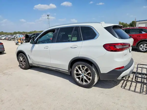 5UXCR6C57KLL01247 — 2019 BMW X5, photo 2 from Copart, Minor dents and scratches