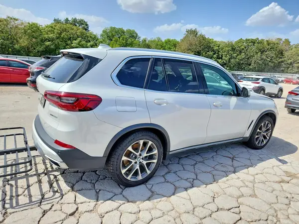 5UXCR6C57KLL01247 — 2019 BMW X5, photo 3 from Copart, Minor dents and scratches