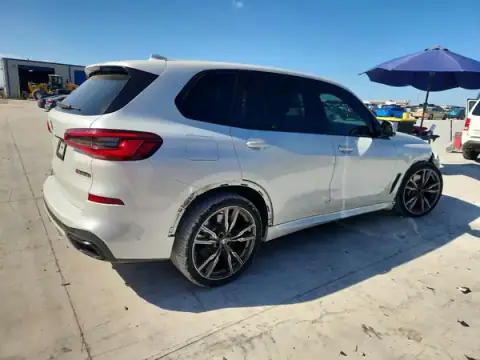 5UXJU4C04LLE45289 — 2020 BMW X5, photo 3 from Copart 23.10.2026, Front end