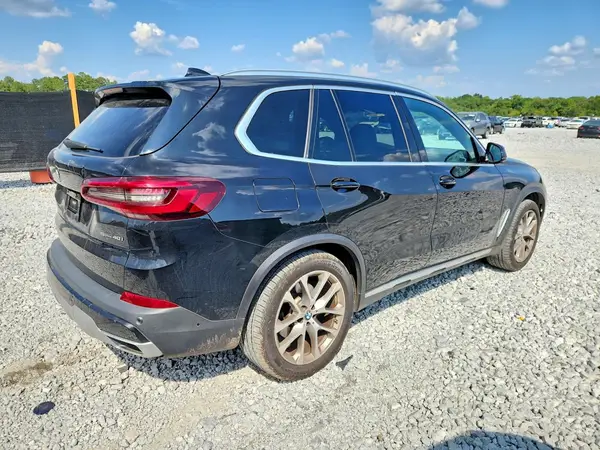 5UXCR4C01M9E29351 — 2021 BMW X5, photo 3 from Copart, Minor dents and scratches