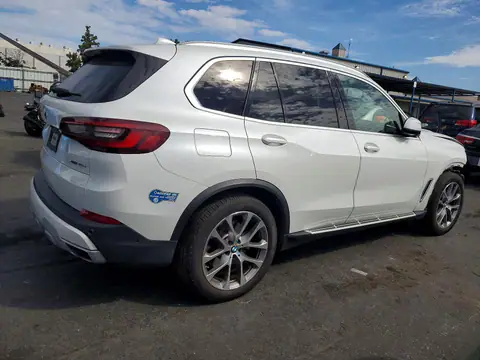 5UXTA6C02M9F27422 — 2021 BMW X5, photo 3 from Copart 13.10.2026, Front end