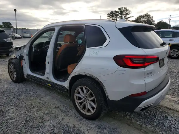 5UXTA6C06M9E45161 — 2021 BMW X5, фото 2 с аукциона Copart, Боковая часть