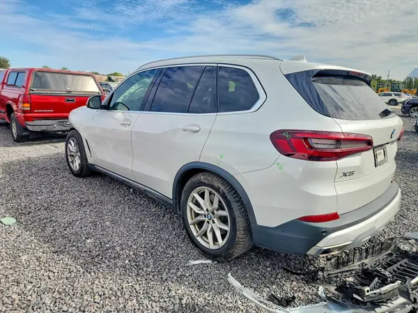 5UXCR6C00M9E36027 — 2021 BMW X5, photo 2 from Copart, Front end