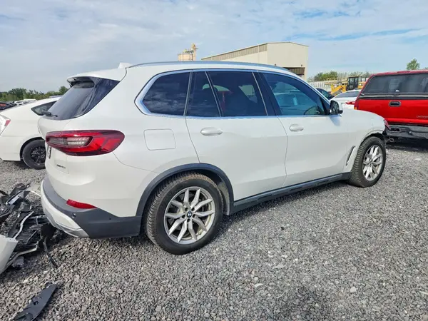 5UXCR6C00M9E36027 — 2021 BMW X5, photo 3 from Copart, Front end