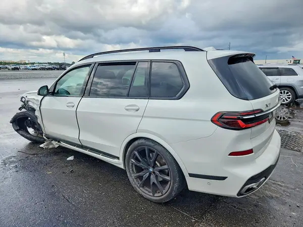 5UX23EM0XP9P23138 — 2023 BMW X7, zdjęcie 2 z Copart, Przód