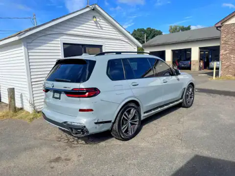 5UX23EM05R9S83624 — 2024 BMW X7, photo 3 from Copart, Minor dents and scratches