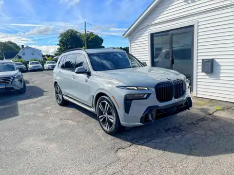 5UX23EM05R9S83624 — 2024 BMW X7, photo 4 from Copart, Minor dents and scratches