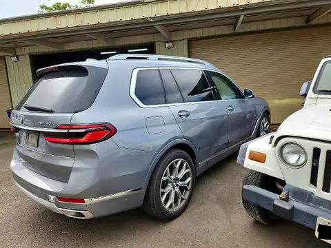 5UX23EM08S9X26256 — 2025 BMW X7, foto 3 de Copart 28.09.2026, Lateral