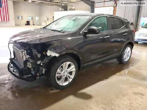 KL4MMBS27PB138658 — 2023 Buick Encore GX, წინა ნაწილი, ფოტოები შეკეთებამდე