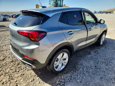 KL4AMBSL2SB141939 — 2025 Buick Encore GX, ფოტო 3, Copart 22.09.2026, ბიოლოგიური / ქიმიური საფრთხე
