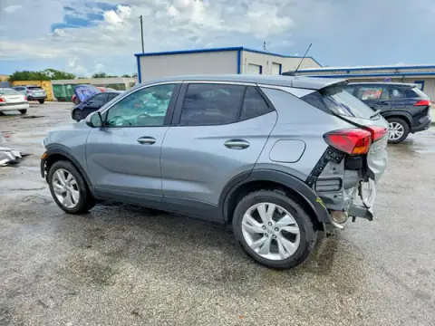 KL4AMCSL8SB033590 — 2025 Buick Encore GX, ფოტო 2, Copart 22.10.2026, წინა ნაწილი