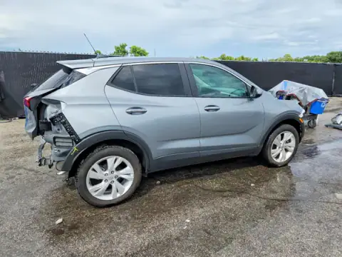 KL4AMCSL8SB033590 — 2025 Buick Encore GX, ფოტო 3, Copart 22.10.2026, წინა ნაწილი