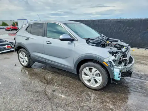 KL4AMCSL8SB033590 — 2025 Buick Encore GX, ფოტო 4, Copart 22.10.2026, წინა ნაწილი