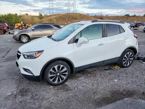 KL4CJCSB0LB060017 — 2020 Buick Encore, Parte trasera (Rear End), fotos antes de reparar