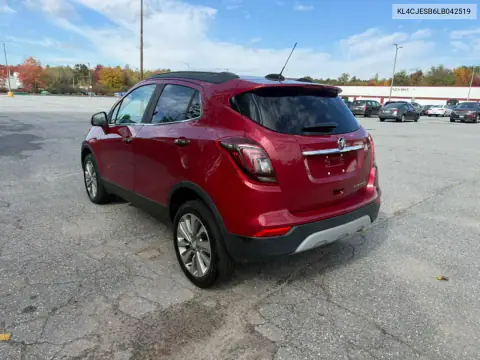 KL4CJESB6LB042519 — 2020 Buick Encore, foto 3 de Copart 04.11.2026, Desgaste normal