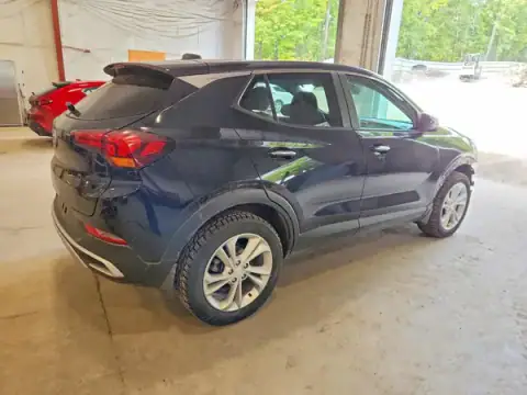 KL4MMCSL7MB102589 — 2021 Buick Encore, foto 3 de Copart, Parte delantera