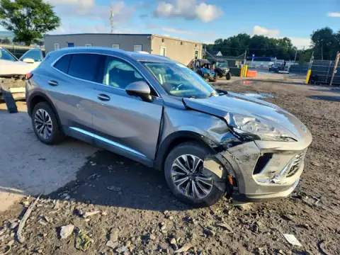 LRBFZME45RD018484 — 2024 Buick Envision, zdjęcie 4 z Copart, Przód