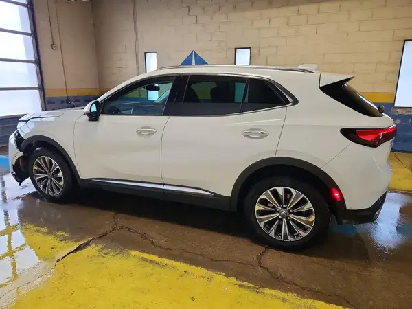 LRBFZME43RD075394 — 2024 Buick Envision, photo 2 from Copart 30.09.2026, Front end