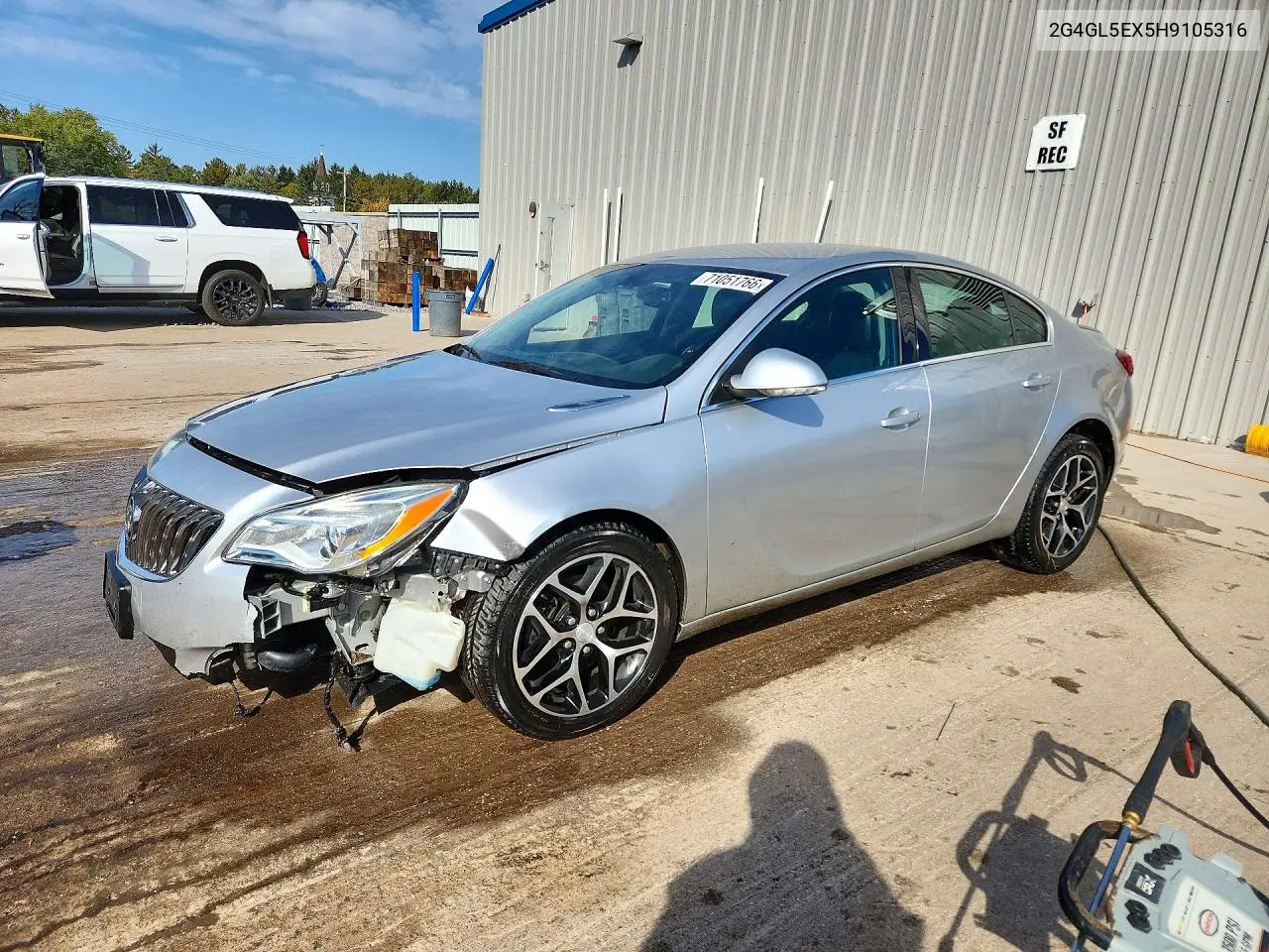 2017 Buick Regal Sport Touring VIN 2G4GL5EX5H9105316 фото 1