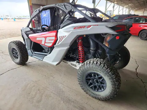 3JBVGAY21RE000058 — 2024 Can-Am Maverick X3, zdjęcie 3 z Copart 19.10.2026, Drobne wgniecenia i rysy