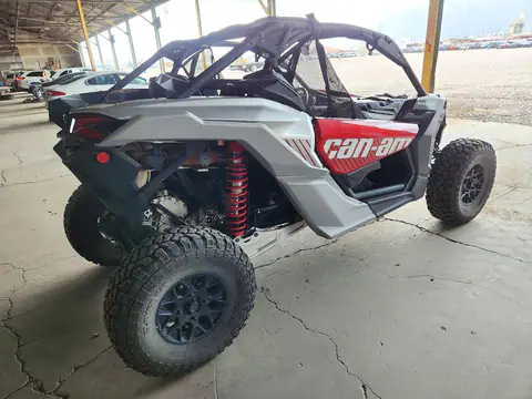 3JBVGAY21RE000058 — 2024 Can-Am Maverick X3, zdjęcie 4 z Copart 19.10.2026, Drobne wgniecenia i rysy