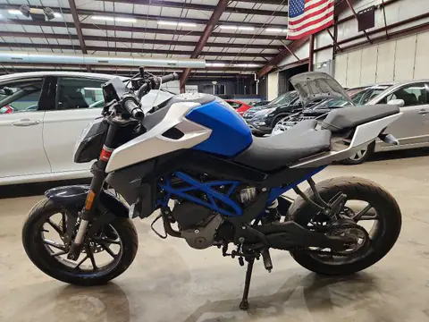 LCEPDPL18N6001790 — 2022 Cf Moto 300NK, photo 3 from Copart 29.09.2026, Minor dents and scratches