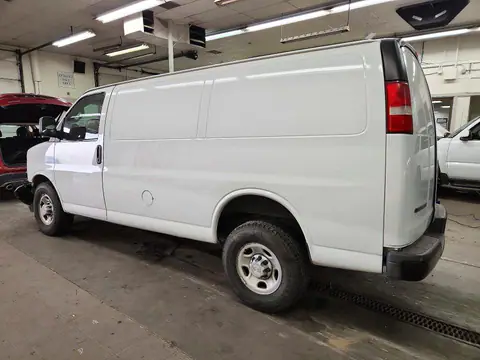 1GCWGAFF4H1109123 — 2017 Chevrolet Express G2500, фото 2 з Copart 23.10.2026, Передня частина