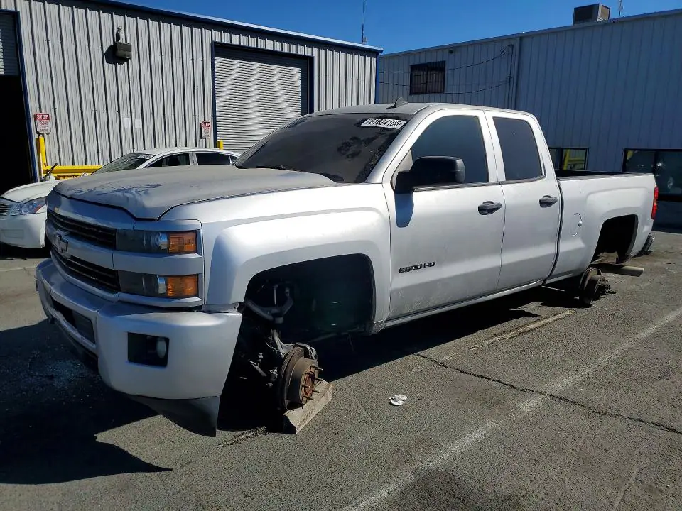 1GC2CVEG4FZ109178 Chevrolet Silverado 2015 — повреждение Разукомплектован, фото до ремонта