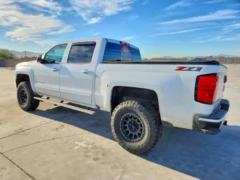 3GCUKREC1JG536715 — 2018 Chevrolet Silverado, фото 2 с аукциона Copart 27.10.2026, БОКОВАЯ ЧАСТЬ