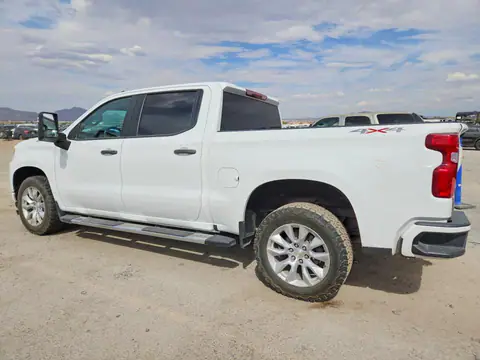 2021 Chevrolet Silverado VIN 3GCUYBEFXMG375818 фото 2