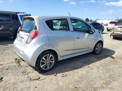 KL8CL6S01GC649523 — 2016 Chevrolet Spark EV, photo 3 from Copart 16.10.2026, Minor dents and scratches